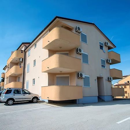 Apartment Frlan Liznjan Exterior photo